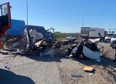 В Пермском крае «Газель» попала под «Камаз», погибли два человека