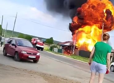 В Пермском крае взорвались две бочки с горючим, начался пожар