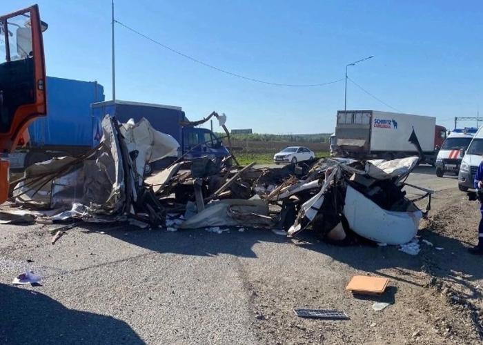 В Пермском крае «Газель» попала под «Камаз», погибли два человека