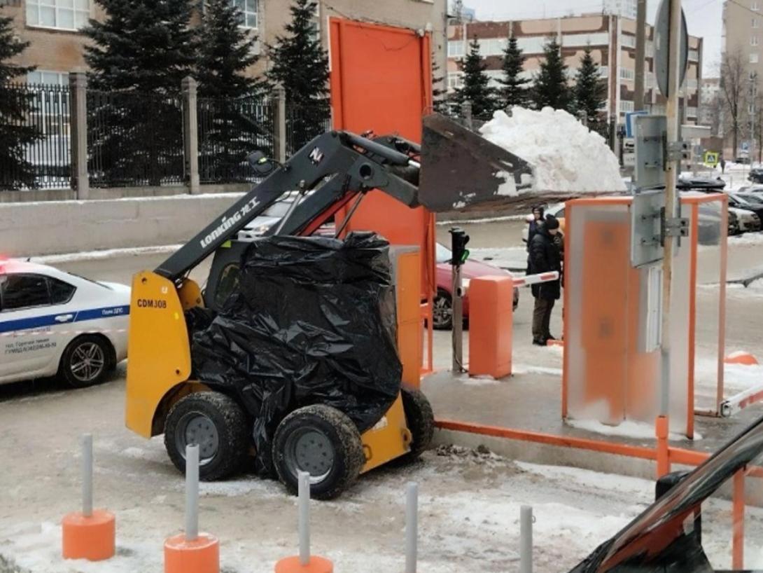 В Перми нашли виновных в гибели водителя, которому отрезало голову ковшом автопогрузчика